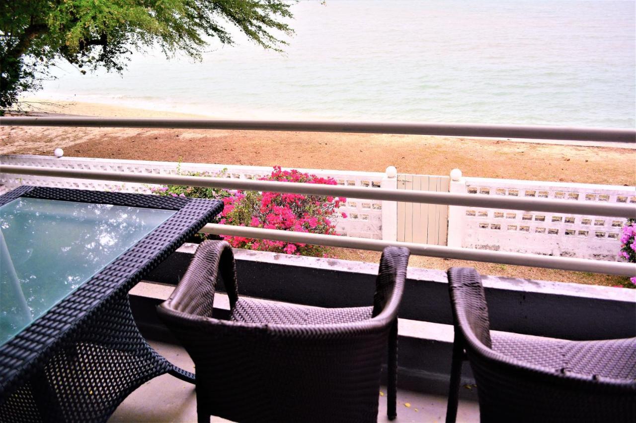 G&T'S Beach Front Villa Tanjung Bungah  Exterior foto